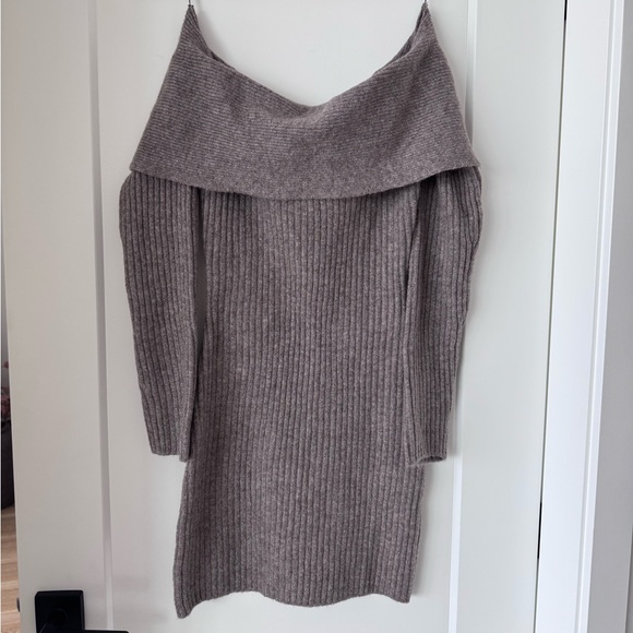 Dynamite Off-Shoulder Ribbed Sweater in Gray - Picture 1 of 4
